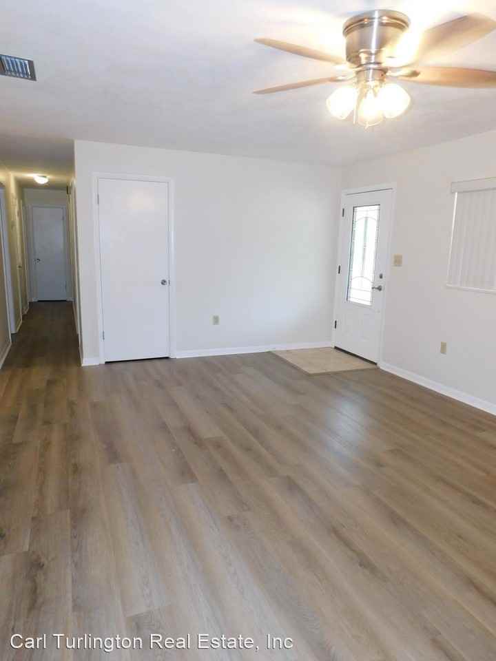 3126 Nw 43rd St - Photo 3 of 23