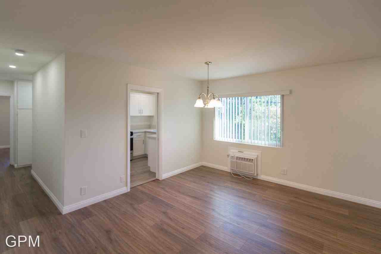 12828 Oxnard St - Photo 2 of 12