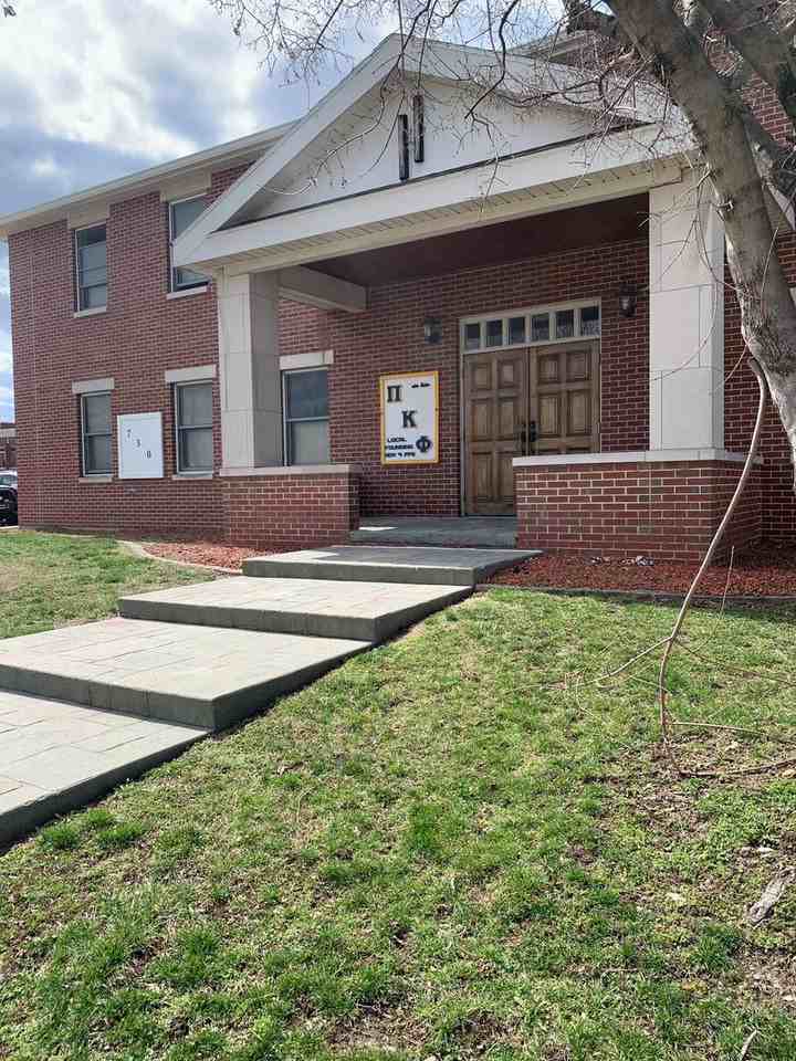 730 N 6th St - Photo 2 of 9