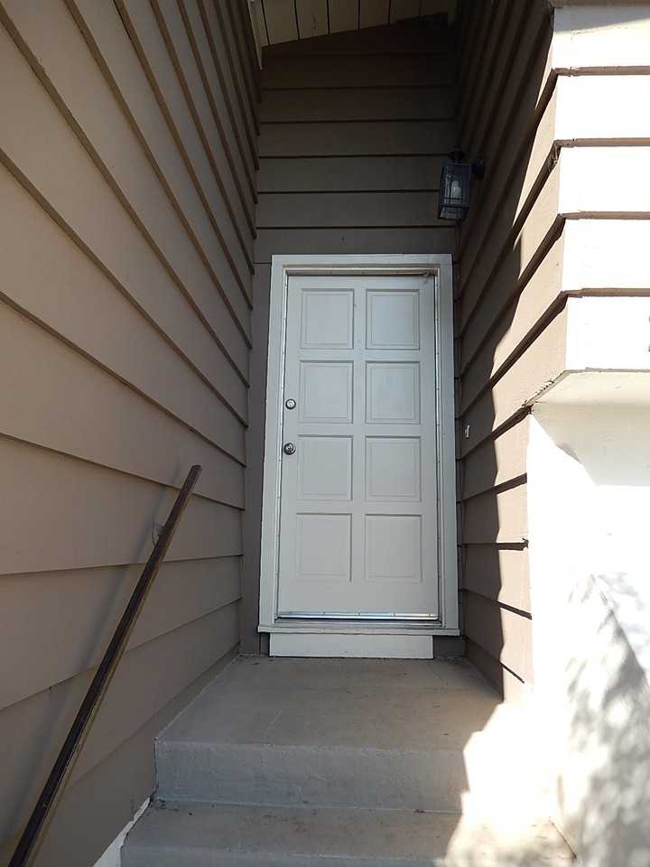 2110 Valleywood Dr - Photo 3 of 25