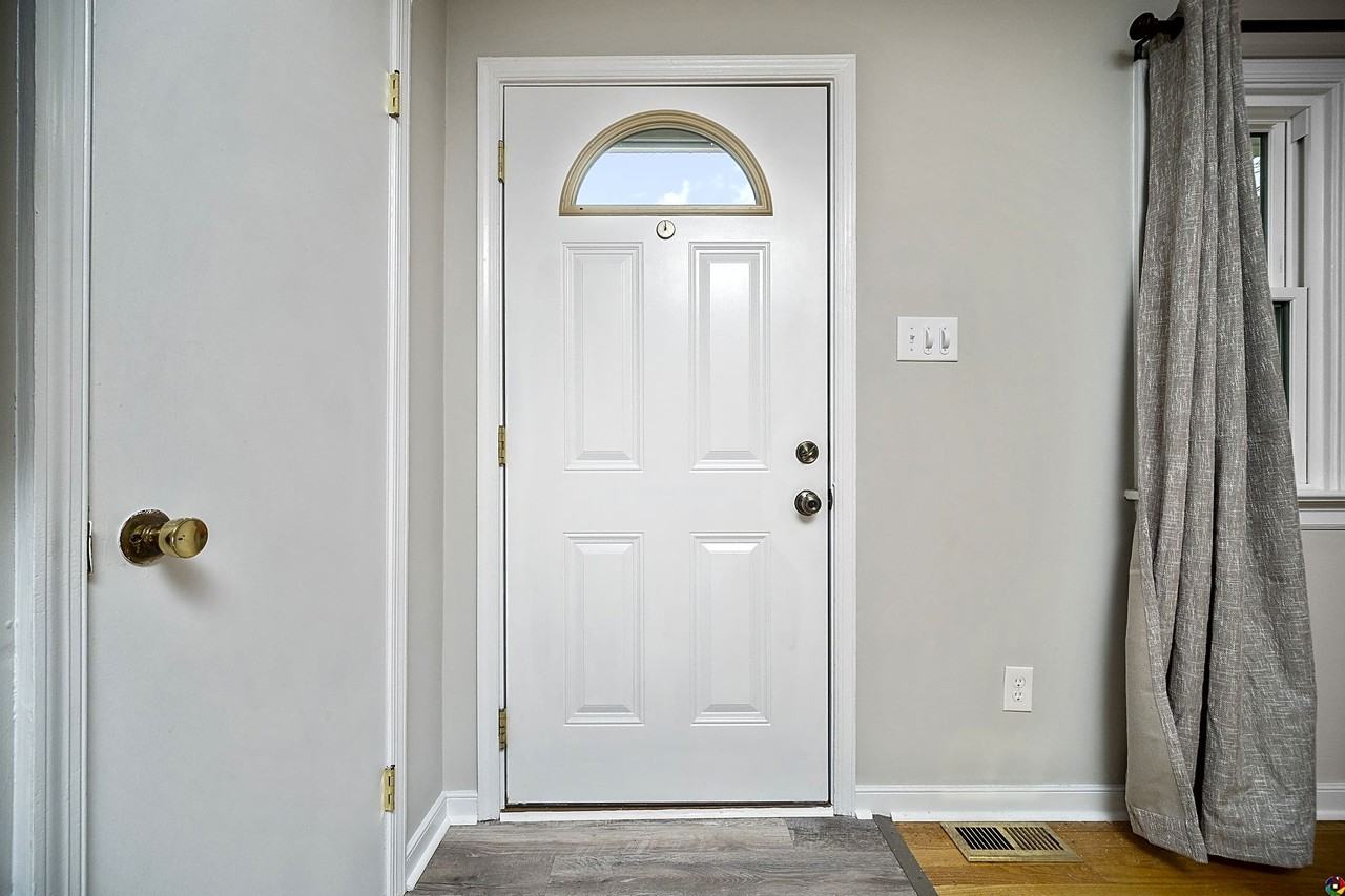 5514 Seminary Ave - Photo 2 of 19