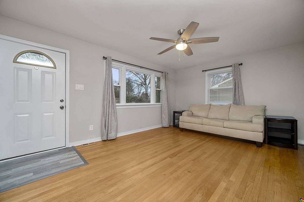 5514 Seminary Ave - Photo 3 of 19