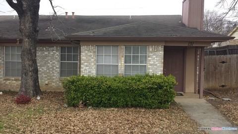 131 Oak Wood Ln - Photo 2 of 15