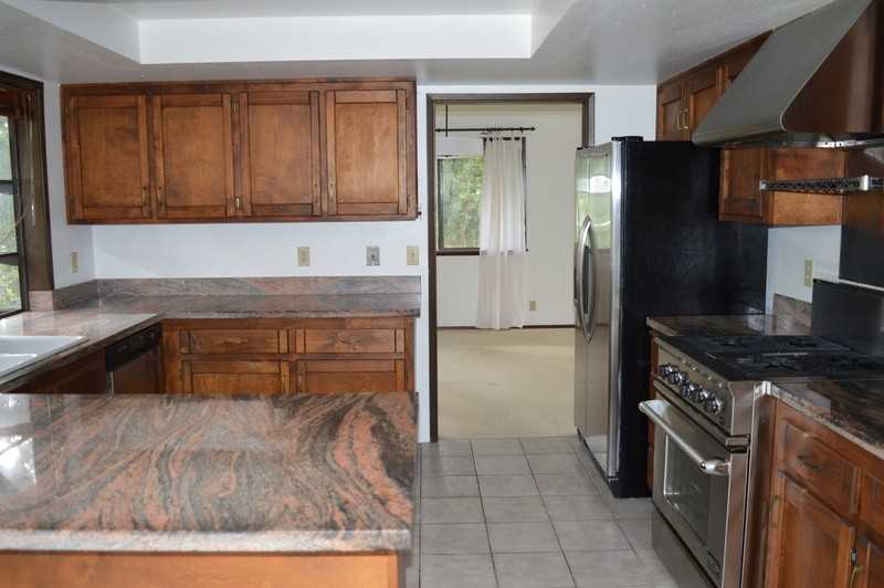 18712 66th Ave Ne - Photo 3 of 7