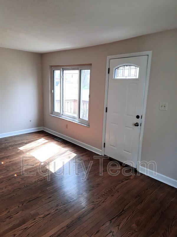 4466 Leslie Ave - Photo 2 of 18