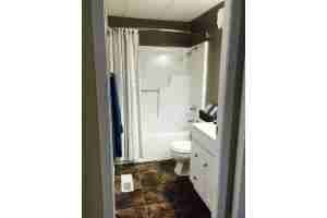 Oxford Manor - Photo 2 of 23