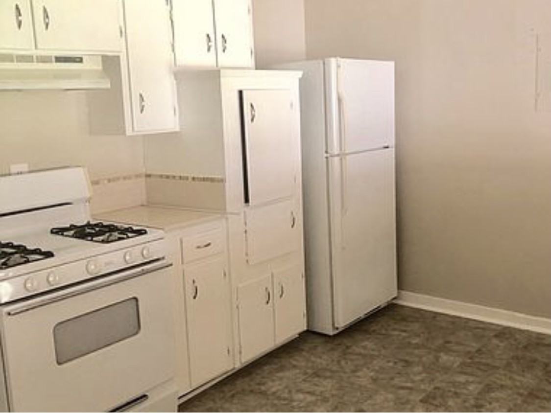 501 Rosewell Lane - Photo 2 of 12