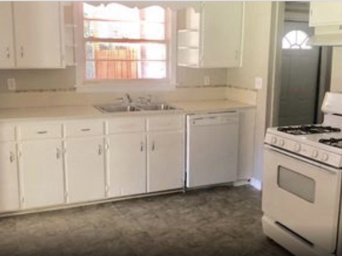 501 Rosewell Lane - Photo 3 of 12
