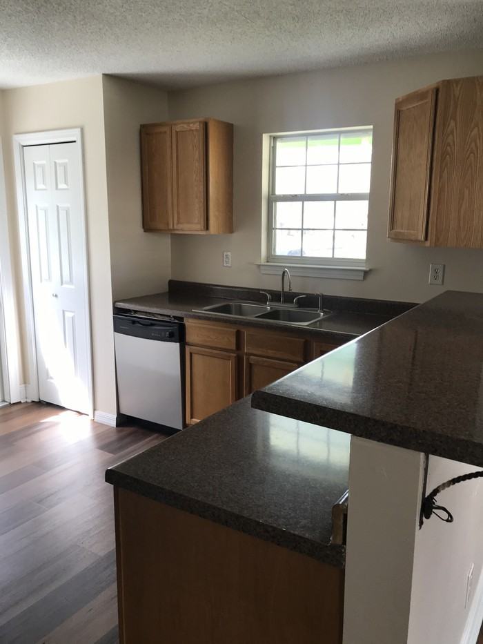 1105 Taranto St - Photo 3 of 8