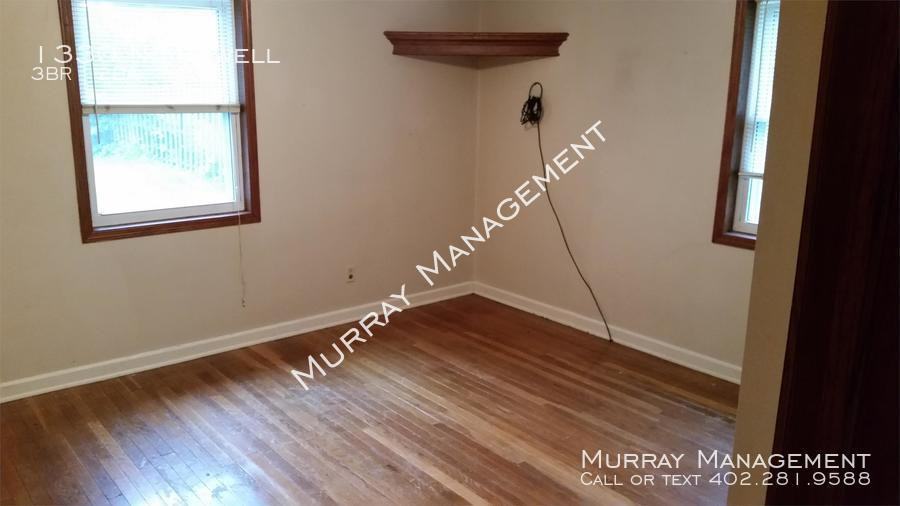 1330 N Maxwell Ave - Photo 2 of 10