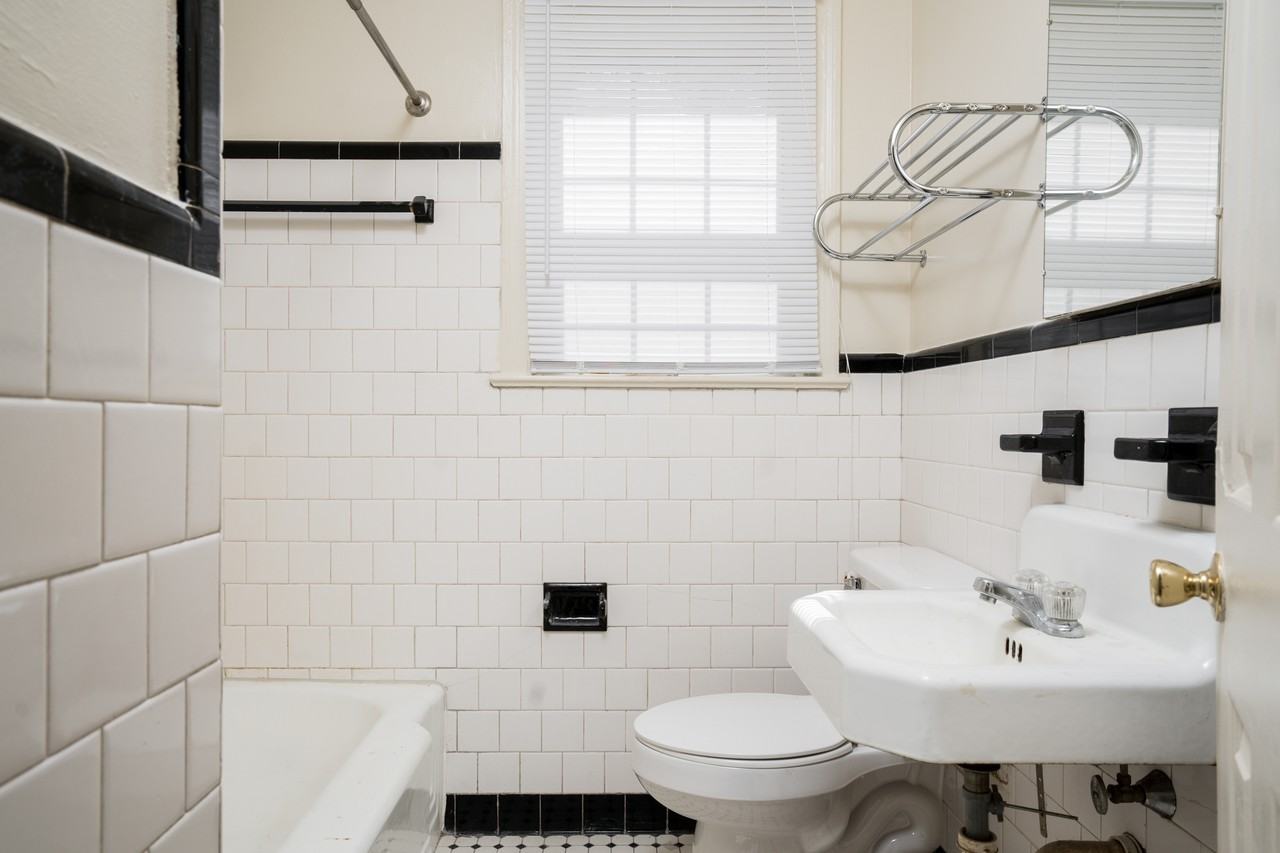 1113 Pitt Street #1113 - Photo 4 of 8