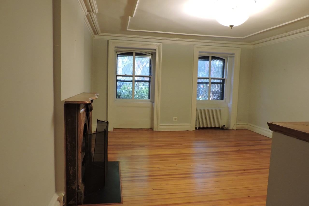 213 Warren St - Photo 2 of 6