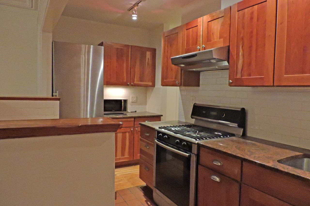 213 Warren St - Photo 3 of 6