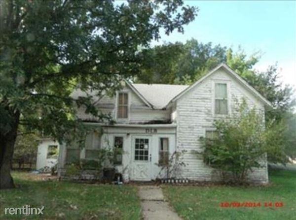 302 N 10th St - Photo 2 of 2