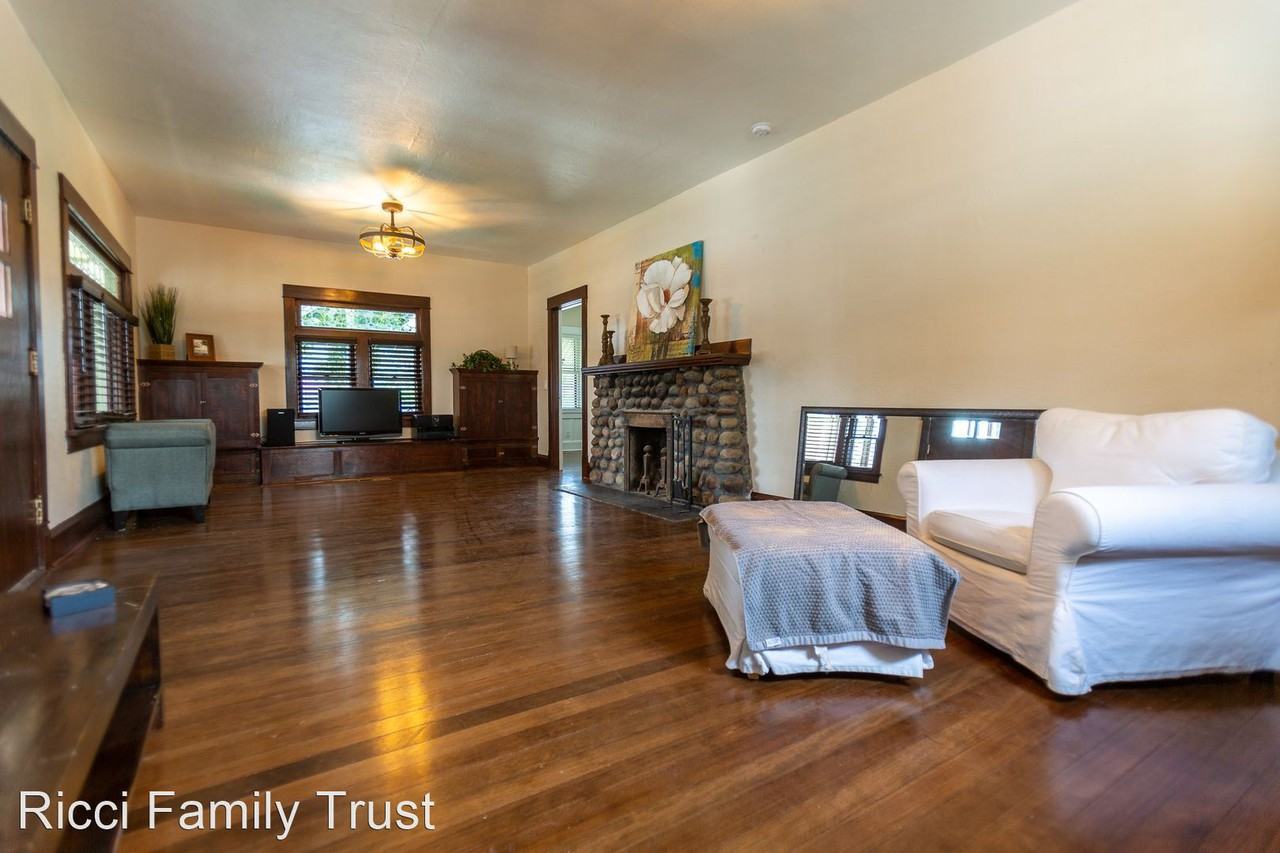 394 S. Shaffer St. - Photo 3 of 15