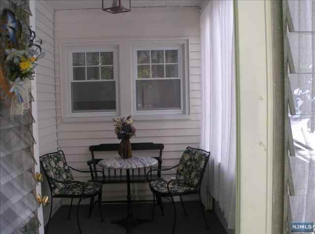 34 Summit St - Photo 2 of 10