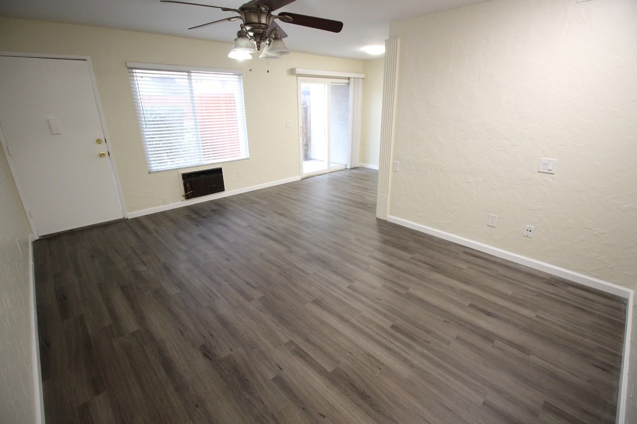 Carroll Canyon Condominiums - Photo 3 of 18