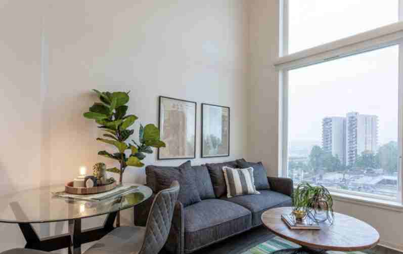 Koz on 4th - Photo 2 of 18