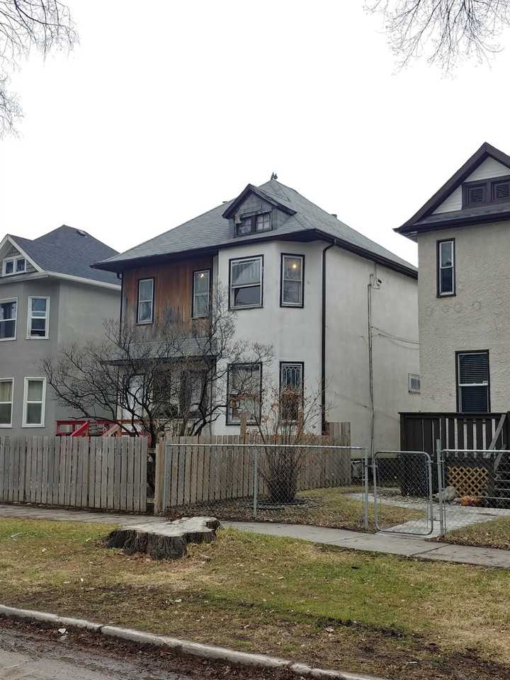 558 College Avenue 2 Apartments 558 College Ave, Winnipeg, MB R2W