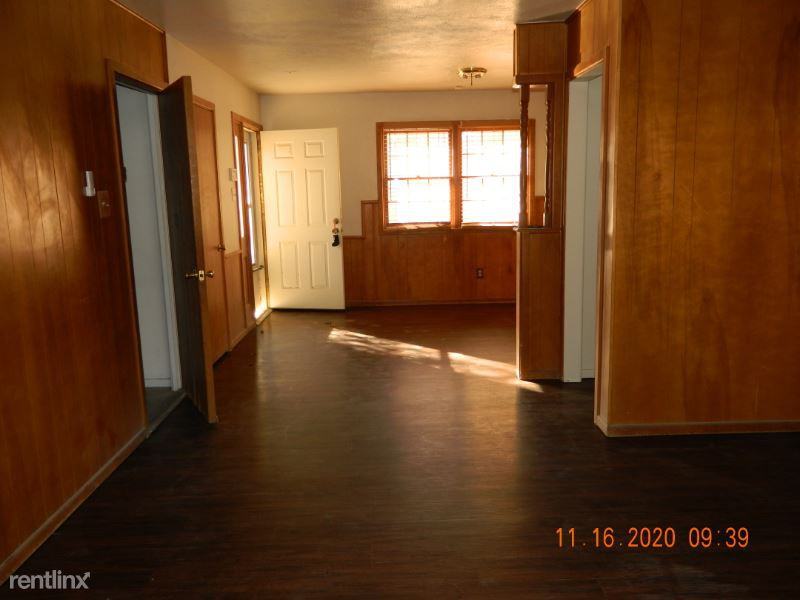 2410 2410 33rd St B - Photo 2 of 24