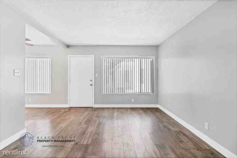 1305 W 19th St - Photo 3 of 24