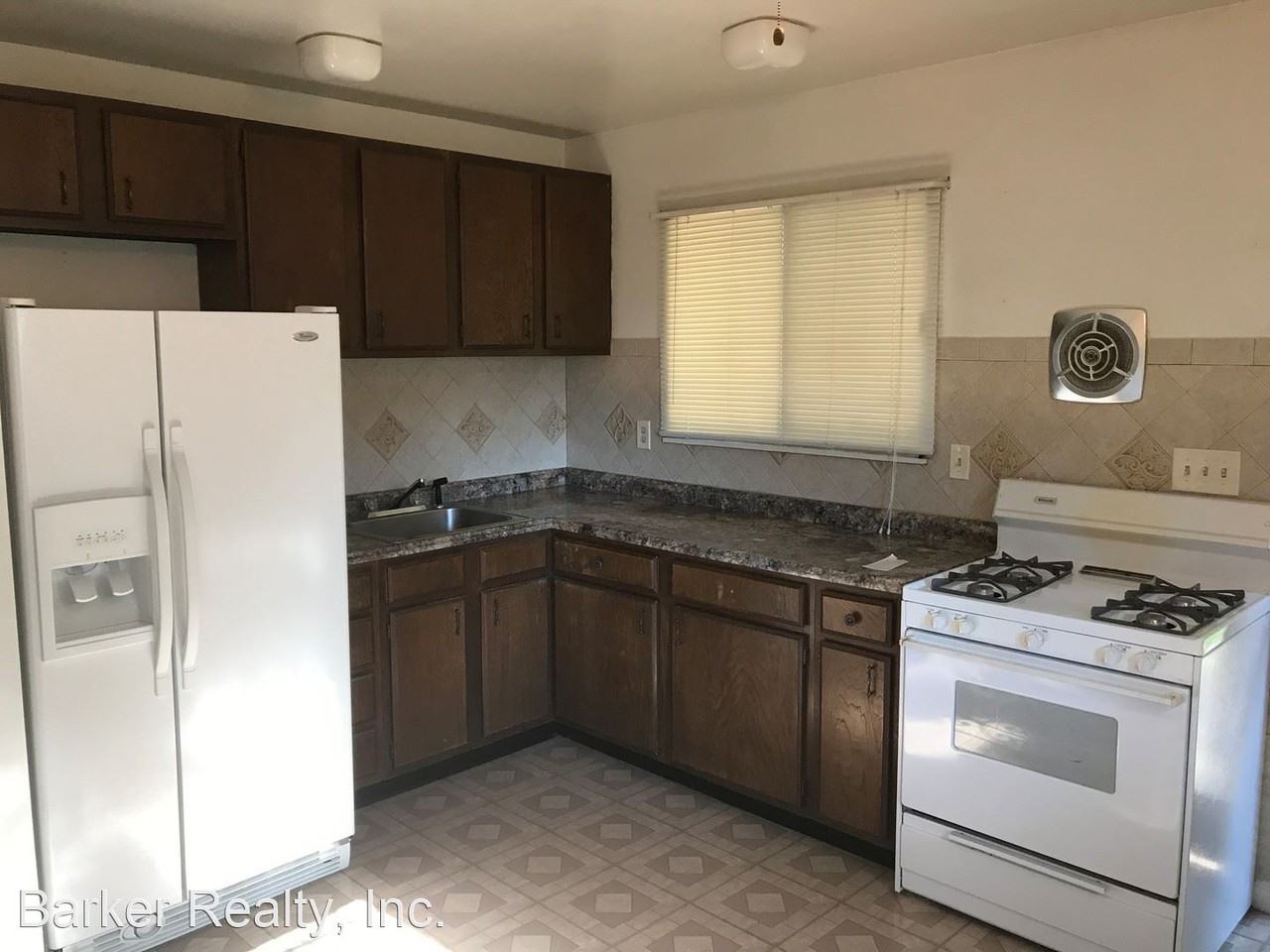 312 N State St - Photo 2 of 10