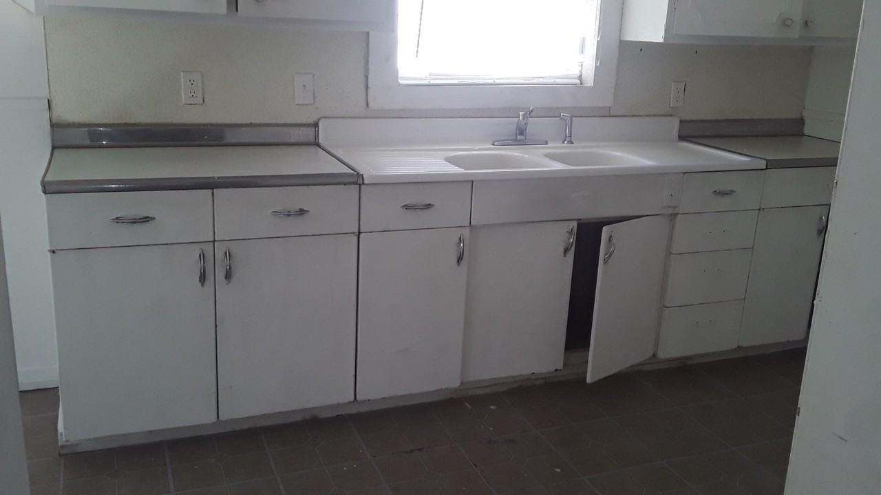 2437 Denver St - Photo 2 of 15