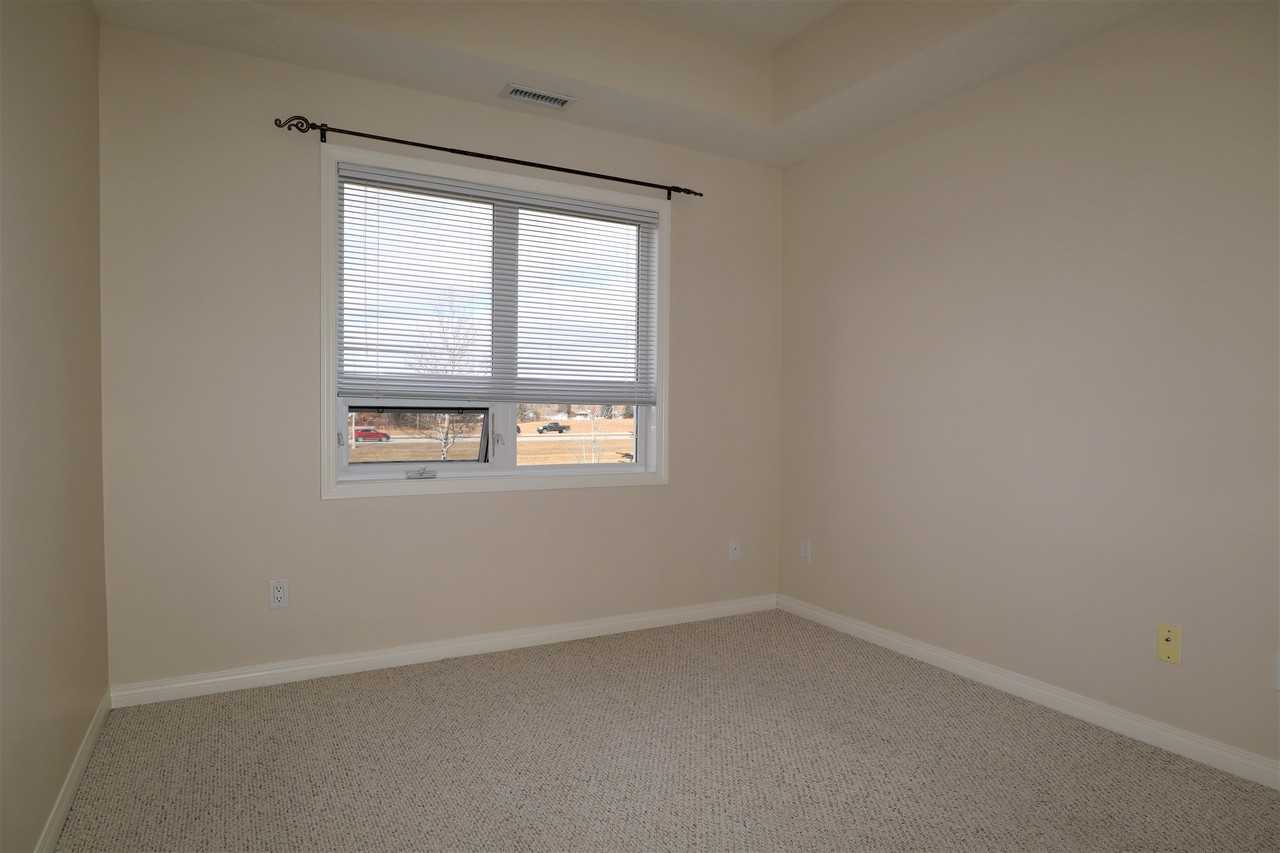 8840 Southfort Dr - Photo 6 of 10