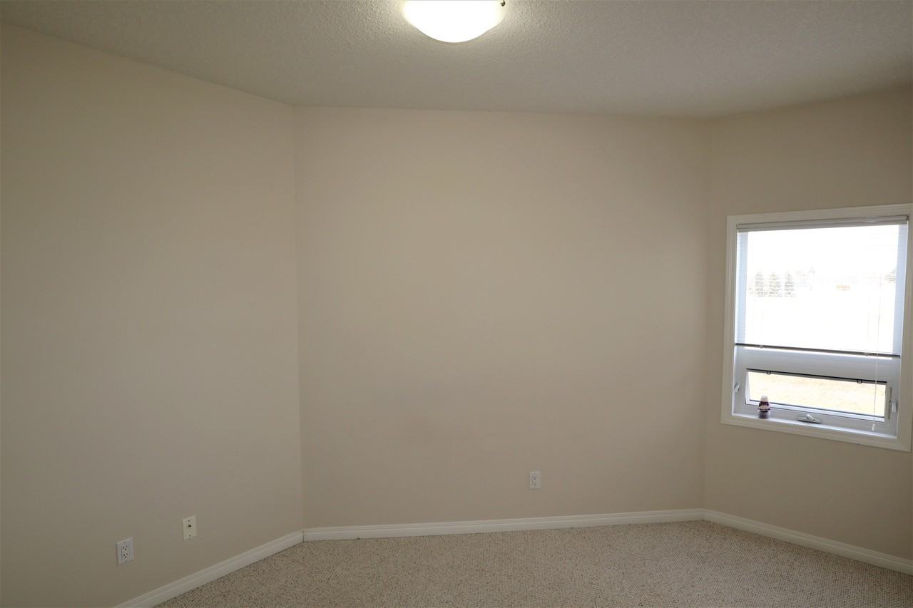 8840 Southfort Dr - Photo 5 of 10