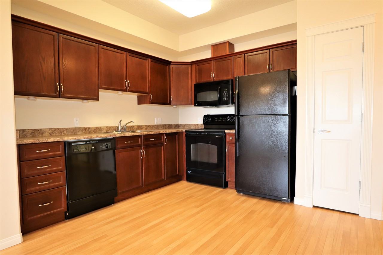 8840 Southfort Dr - Photo 2 of 10