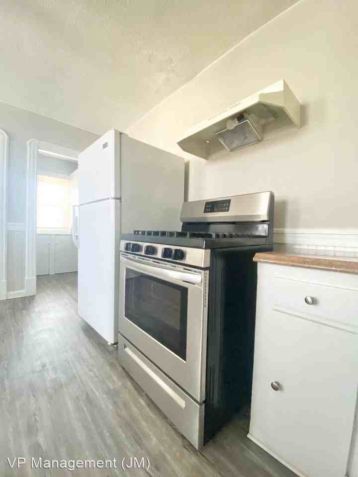 935 Liberty St. - Photo 2 of 7