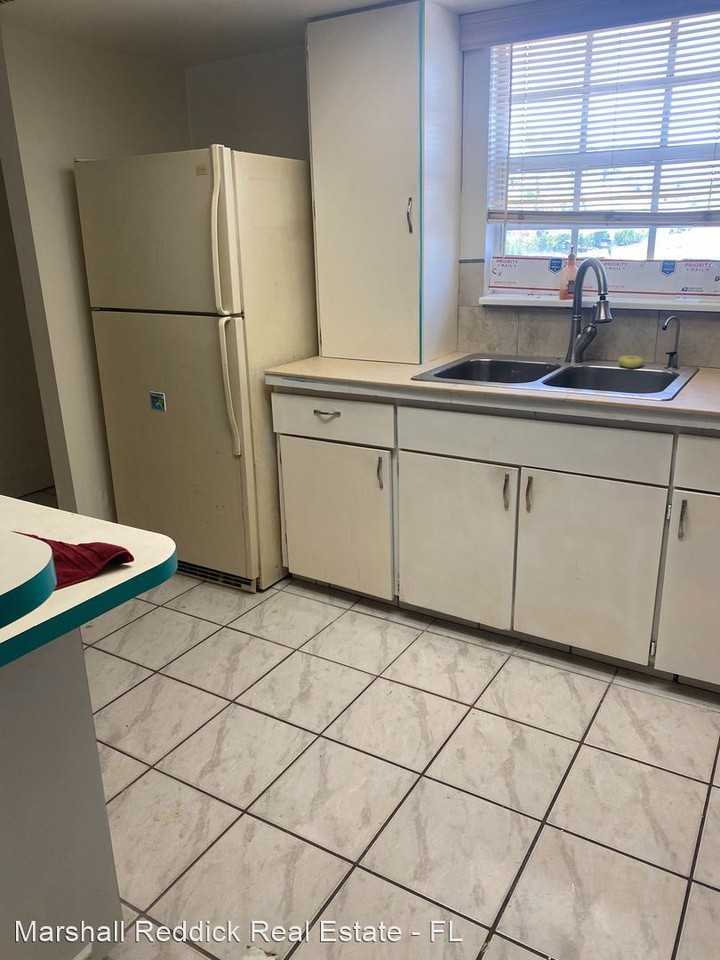 1111 SE 9th Ct - Photo 2 of 8