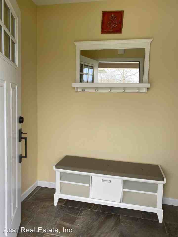 585 Sycamore Dr - Photo 2 of 27