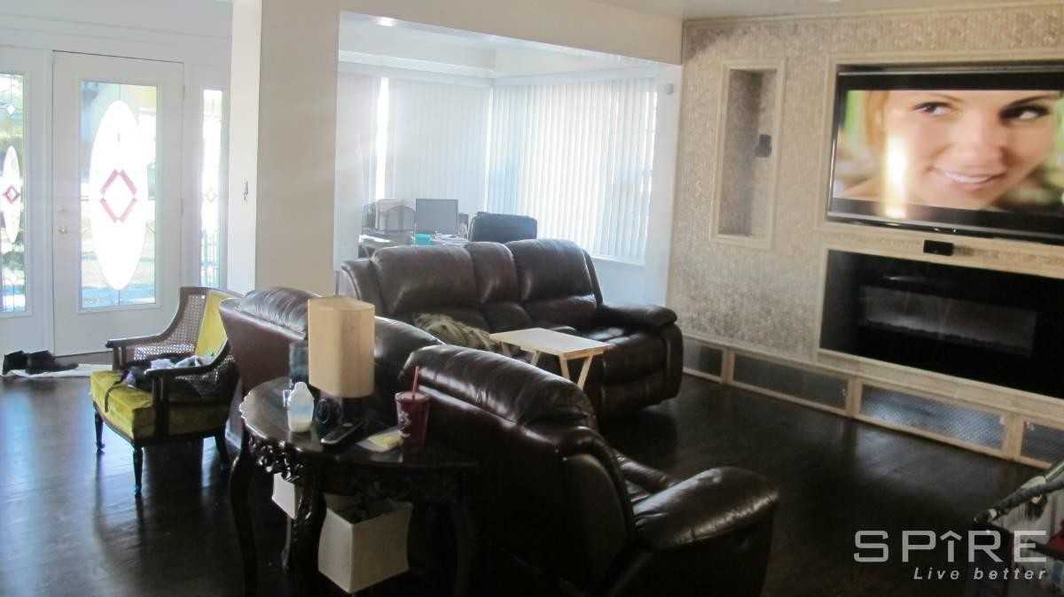 117 N Bayview Ave #1 - Photo 2 of 9