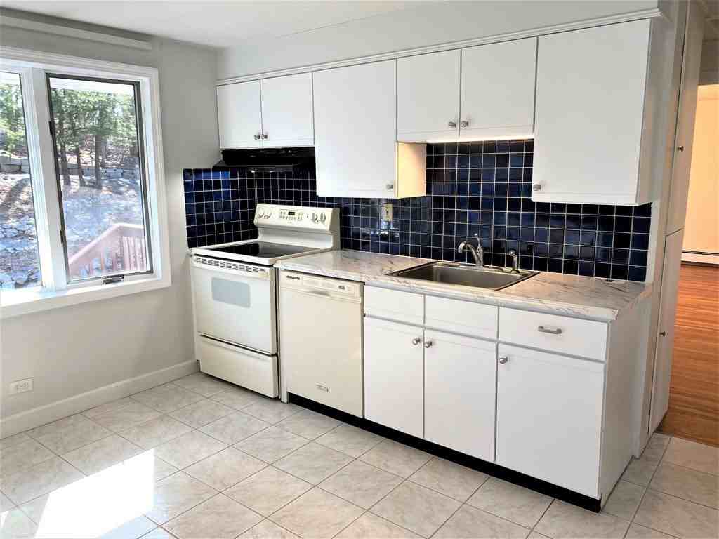 136 Beechnut Rd - Photo 3 of 17
