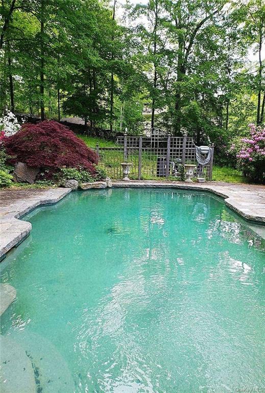 194 Westchester Ave - Photo 2 of 18