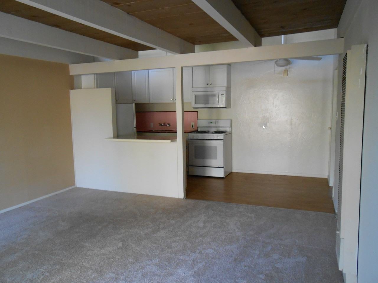 Layne Court Apartments - Photo 2 of 11