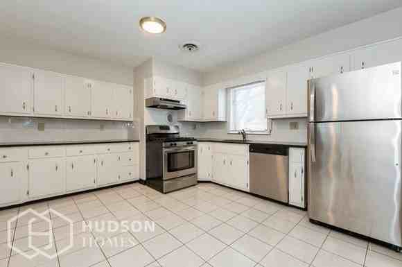 34 Wagner Ave - Photo 3 of 10