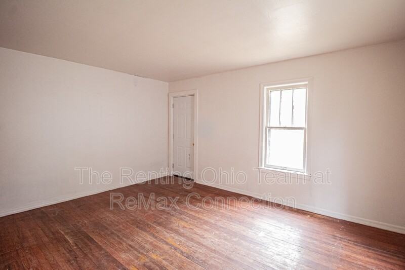 1852 Genessee Ave - Photo 2 of 19