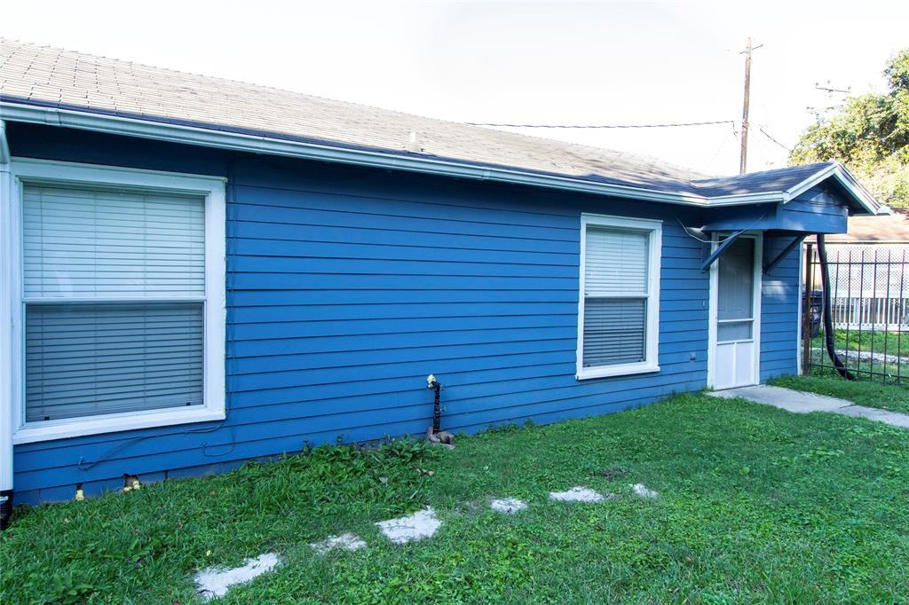 1419 Dian St - Photo 2 of 10