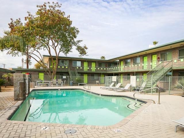 501 E Willetta St - Photo 7 of 12