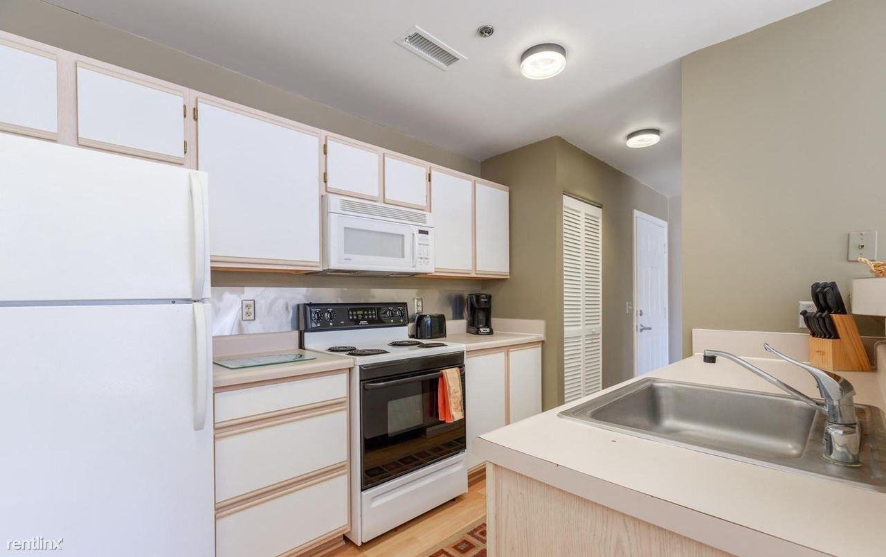 2702 Lighthouse Pt E