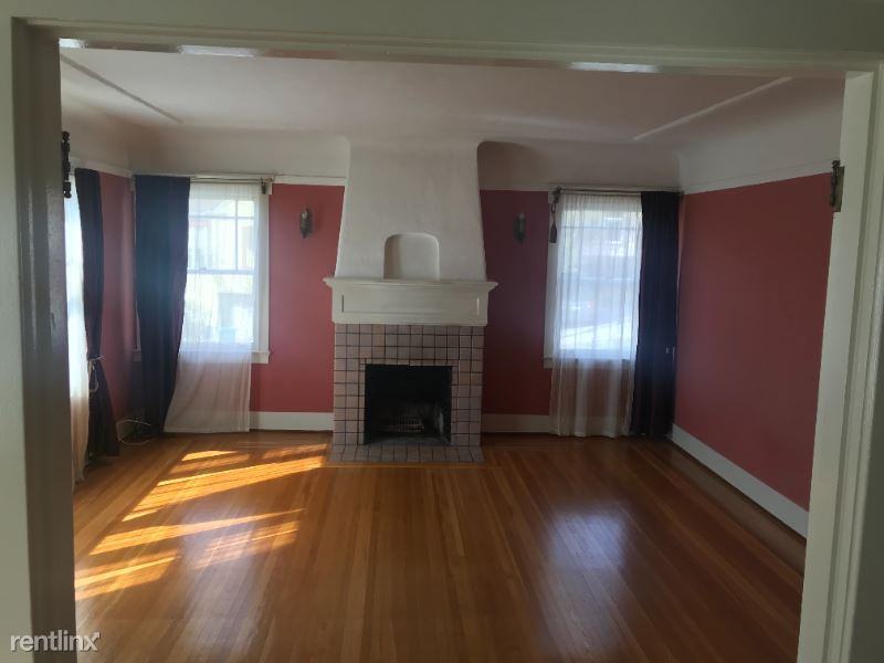 2404 Cedar St - Photo 2 of 15