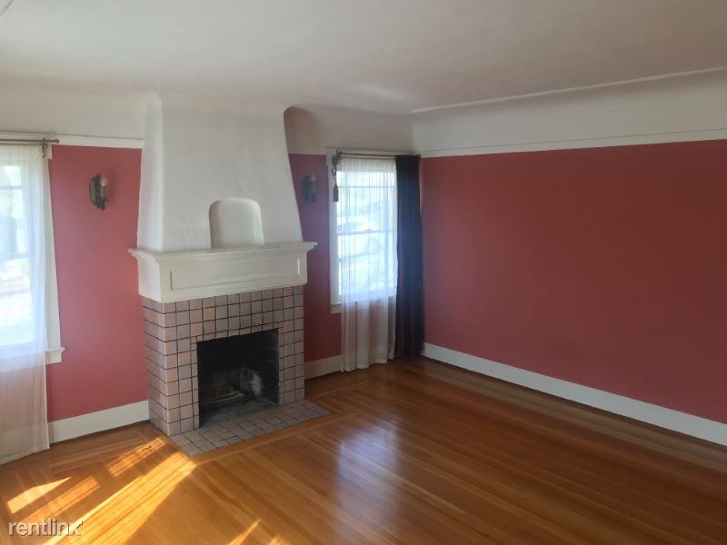 2404 Cedar St - Photo 3 of 15