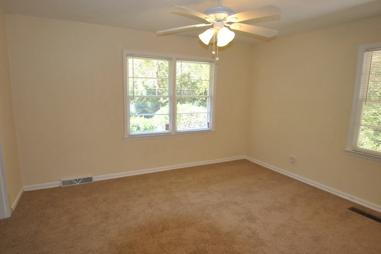 8121 Jefferson Ave SW - Photo 2 of 4