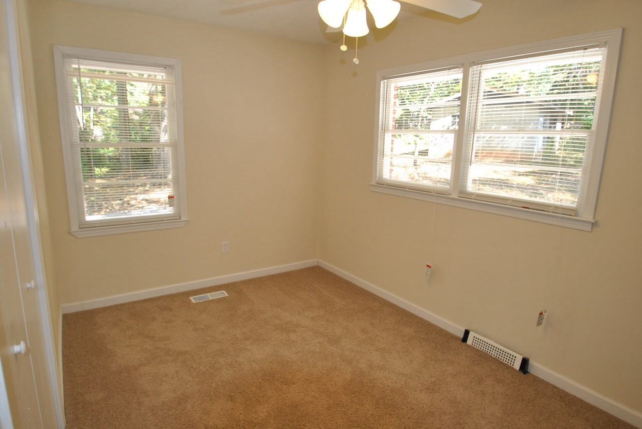 8121 Jefferson Ave SW - Photo 3 of 4