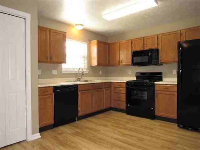 915 Washington Cove Ln - Photo 2 of 10