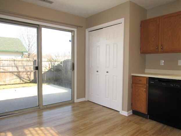 915 Washington Cove Ln - Photo 3 of 10