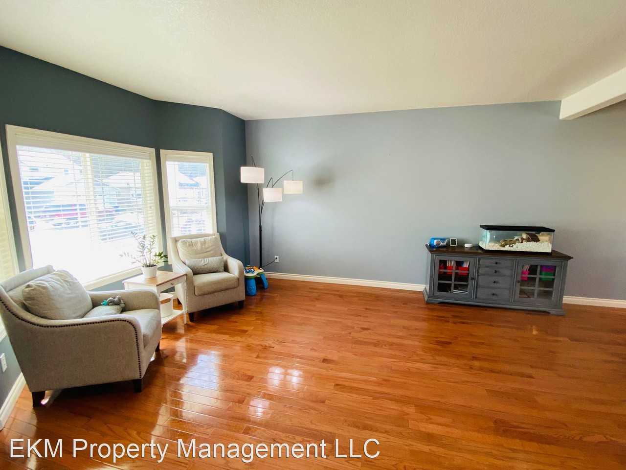 8704 Ne 84th St - Photo 3 of 27