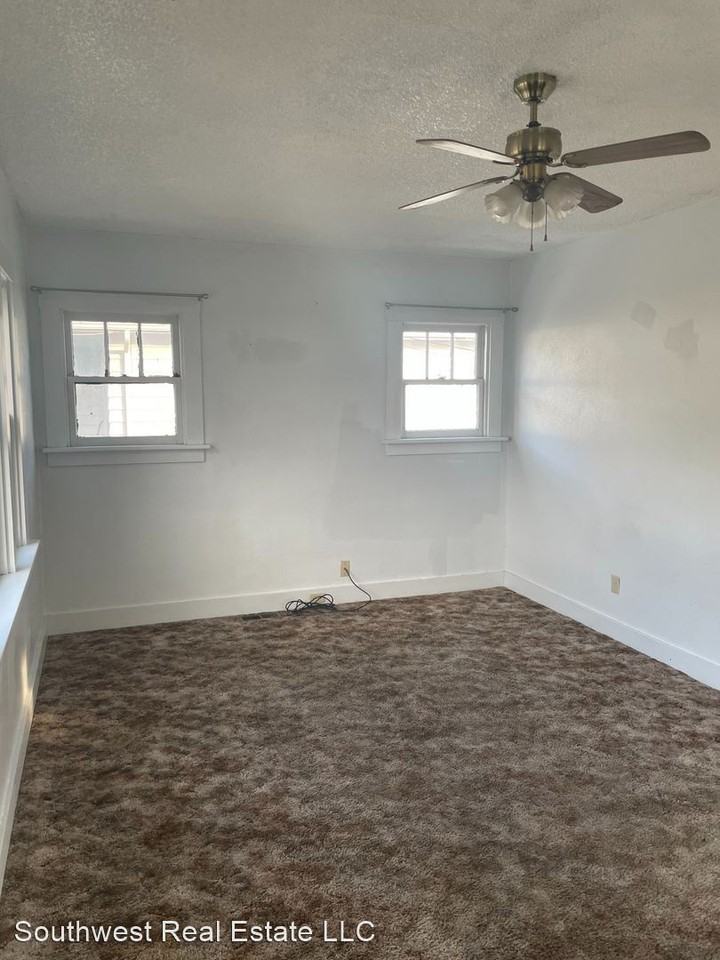 695 W 3rd North St - Photo 3 of 8